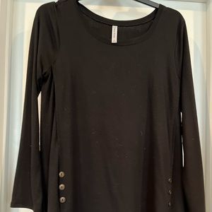 Black flared bottom tunic with button details on sides 1x